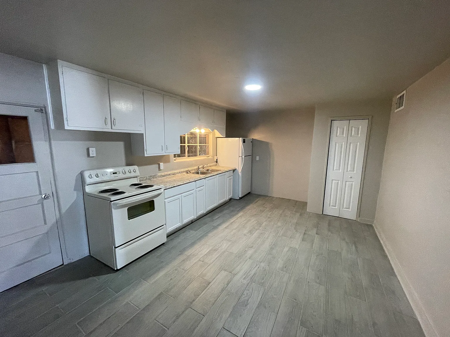 1 bed, $875 — Photo 1