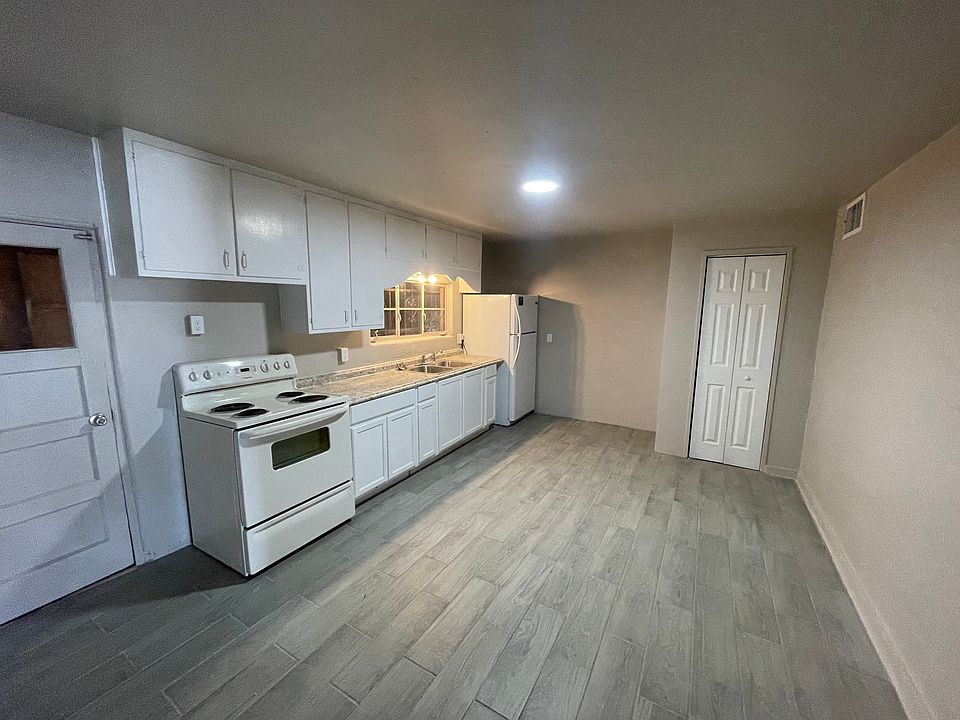 1st image of 302 W Irvington Rd #4