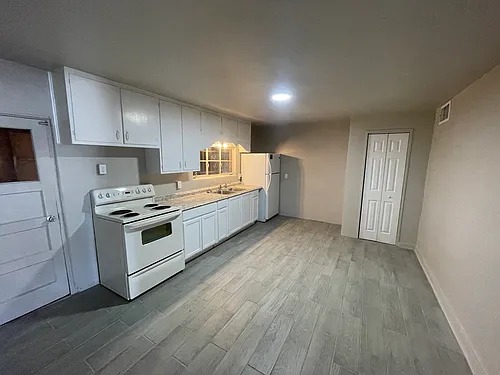 302 W Irvington Rd #4 Photo 1