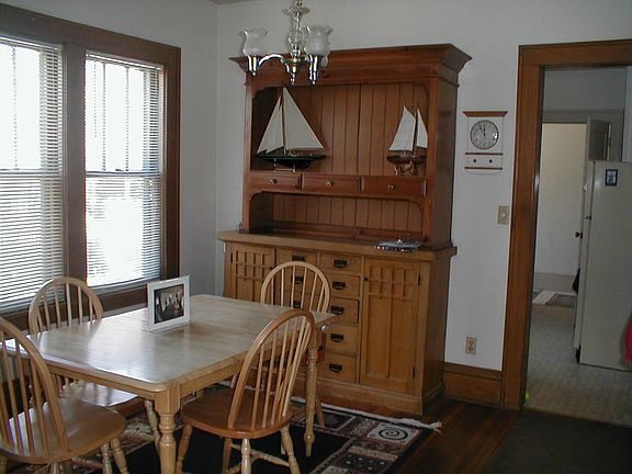 Built-in cabinet in dining room