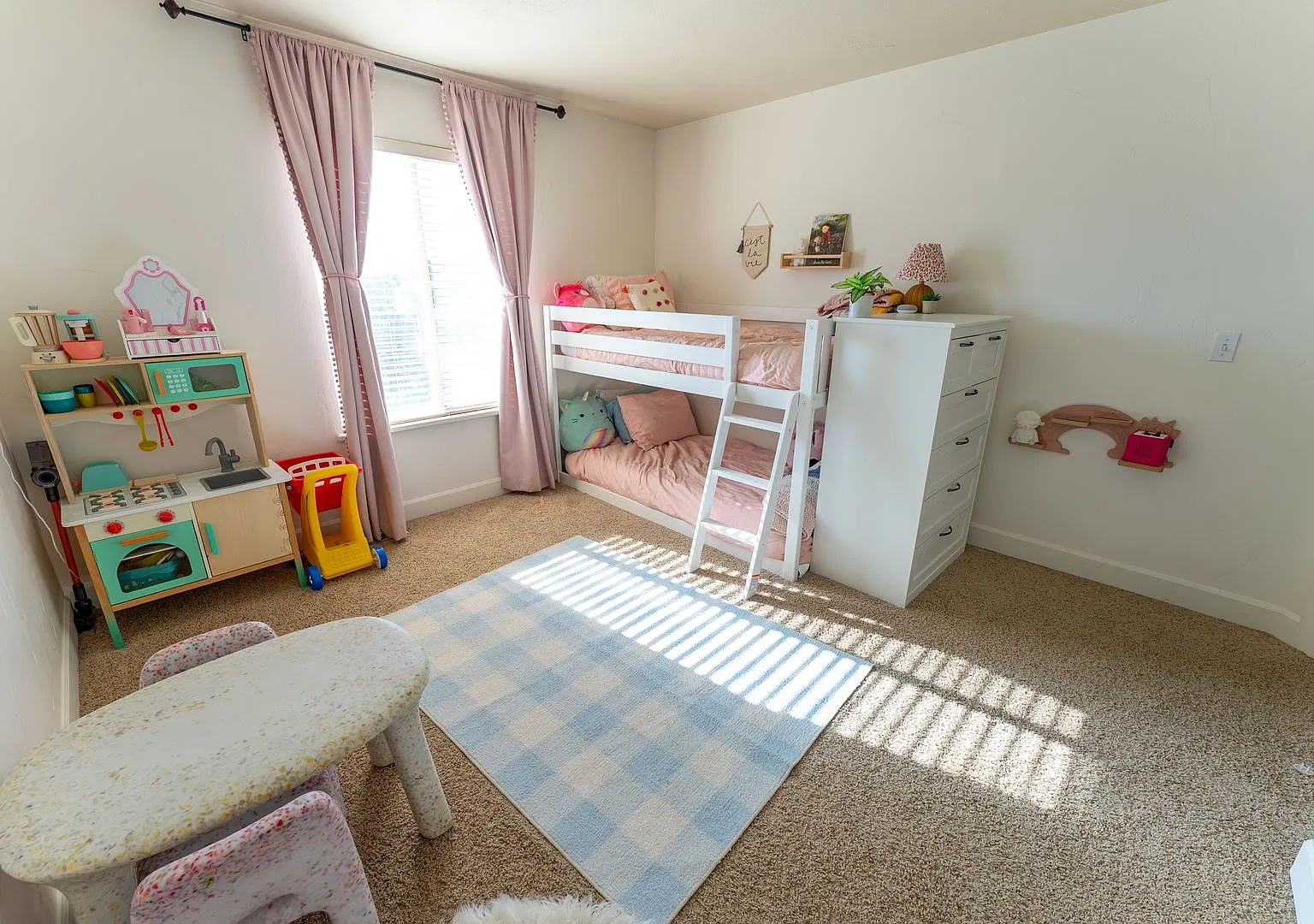 Beautiful 3 Bed 2.5 Baths Townhouse — Photo 1