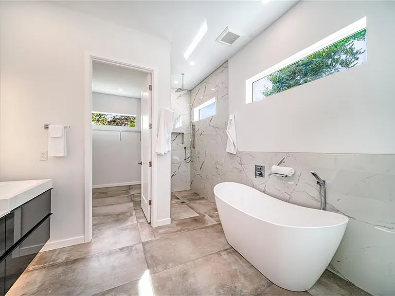 2585 Clematis St — Photo 27