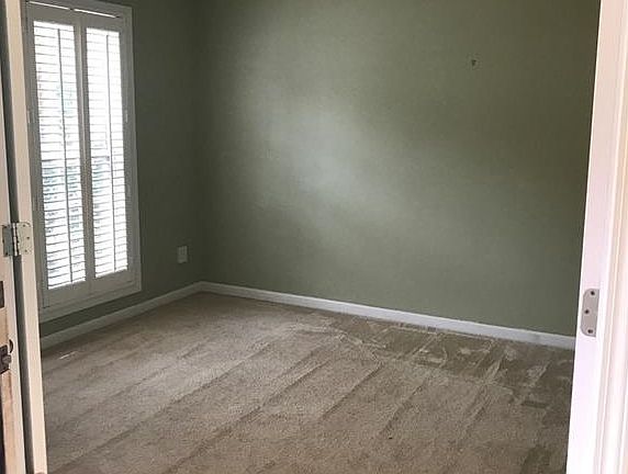 5th image of 699 Sunny Field Ln