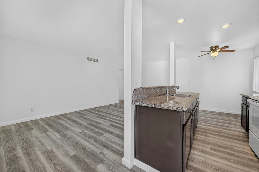 3 bed, 1.5 bath, 925 sqft, $1,895 — Photo 4