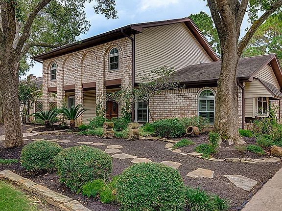 5th image of 12515 Briar Forest Dr