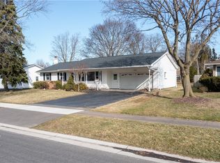 161 Edgebrook Ln, Rochester, NY 14617