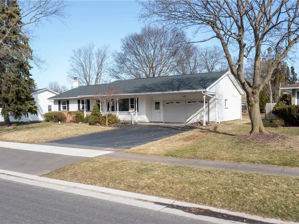 161 Edgebrook Ln, Rochester, NY 14617