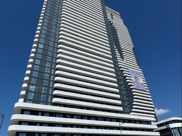 28 Interchange Way #1807, Vaughan, ON L4K 5C3