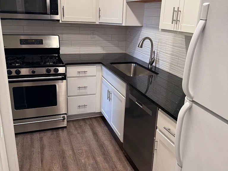 1414 E Market St — Photo 3