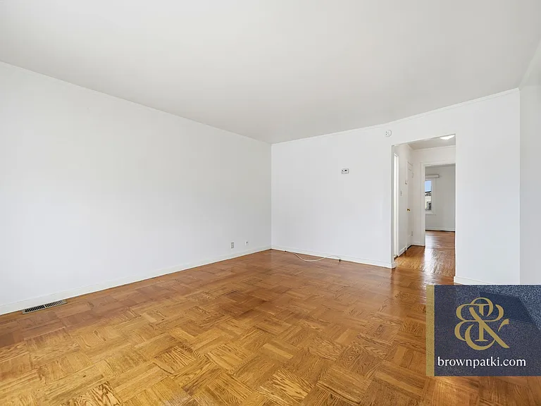 320 Bridgeview Dr — Photo 5