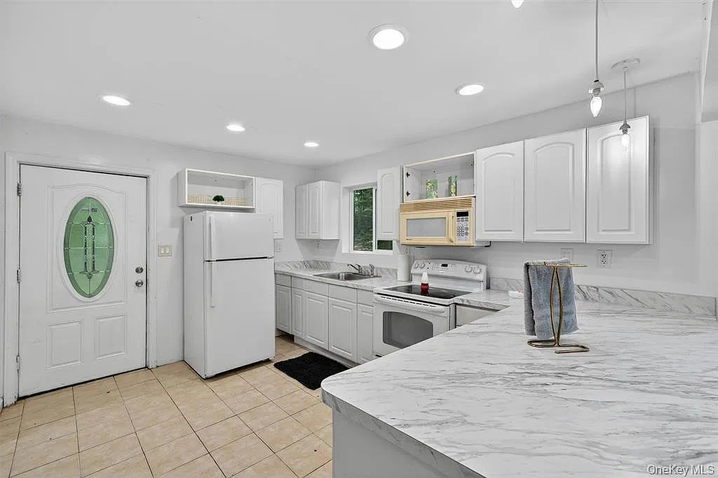 2 bed, 1120 sqft, $2,200 — Photo 3