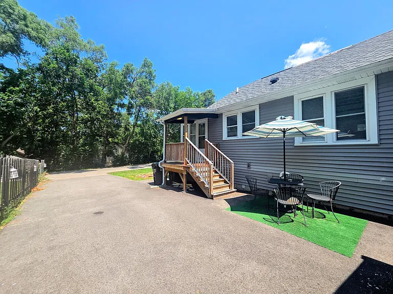 3823 E Wonder Lake Rd — Photo 2