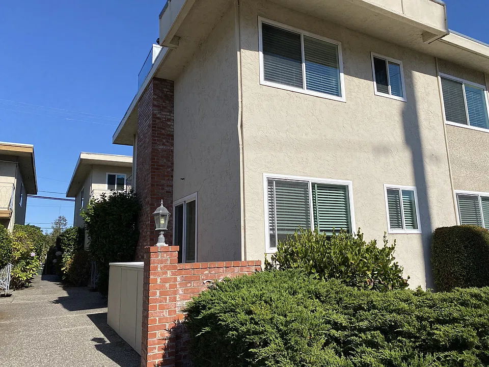 306 Richmond Dr #3