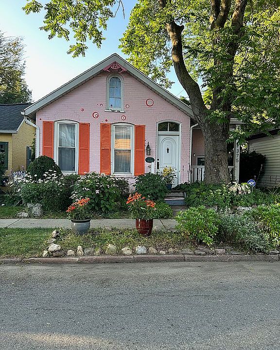 1st image of 375 Summer St