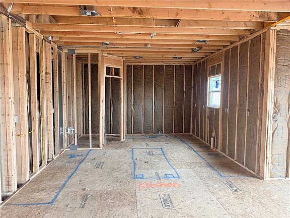 5th image of 20727 Emerald St