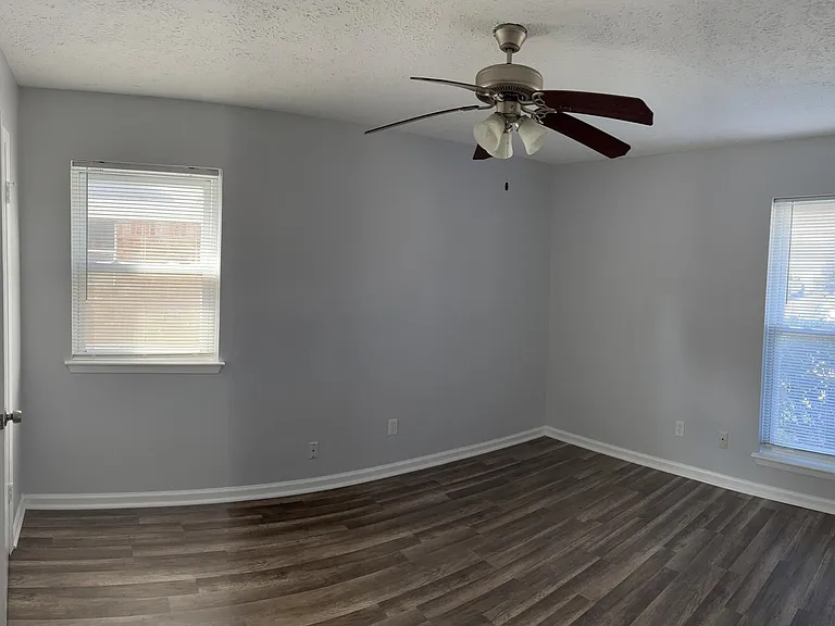 6915 Briarfield Dr — Photo 11
