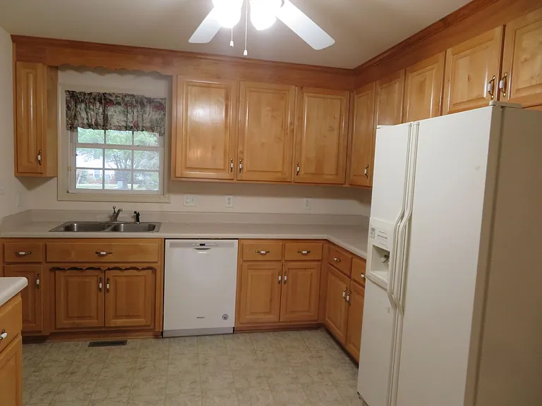 112 Shade Tree Ct — Photo 6