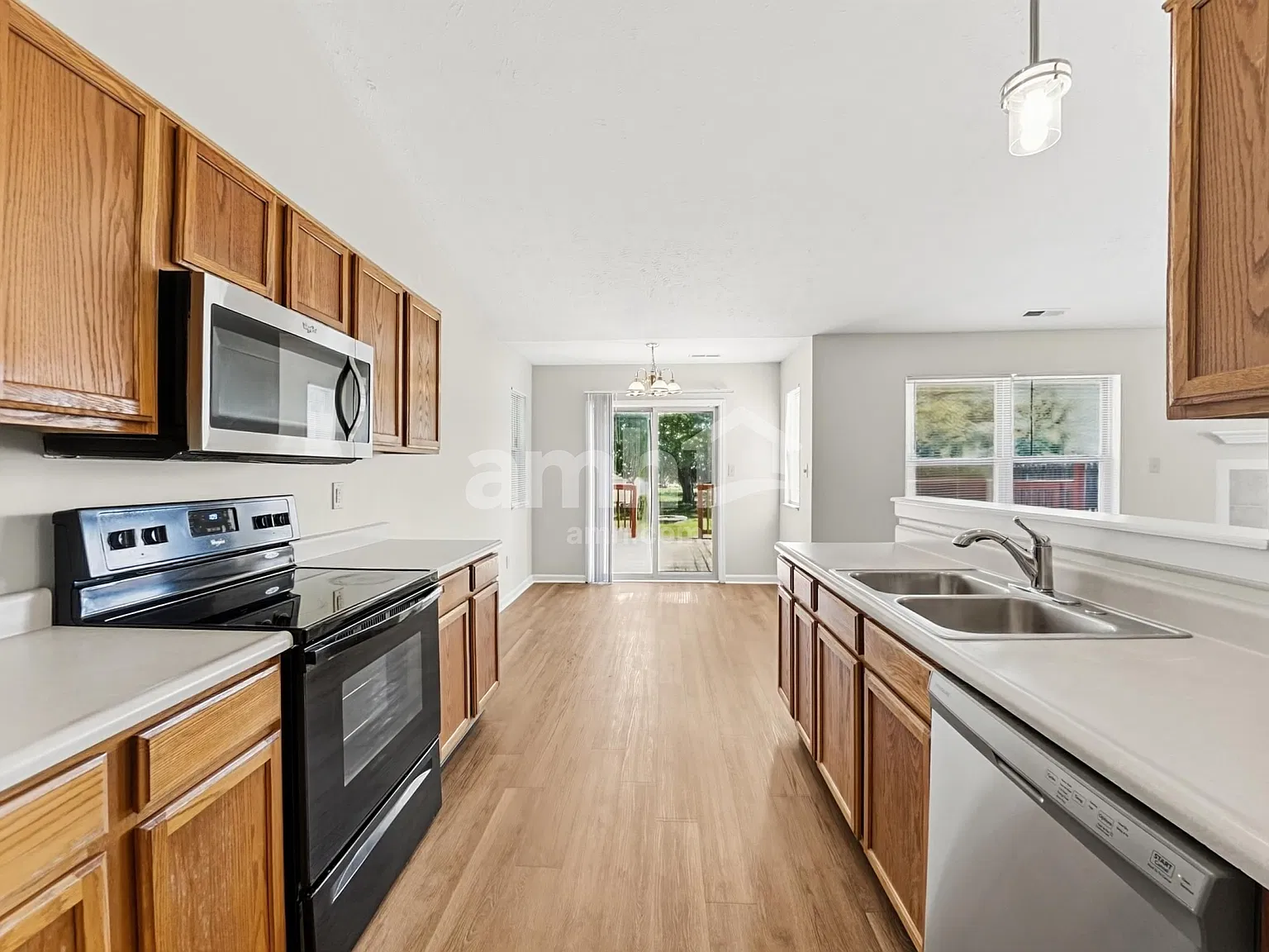 3 bed, 2.0 bath, 2109 sqft, $2,320 — Photo 3