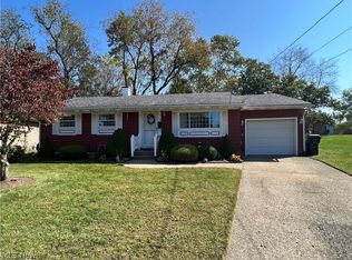 950 Lakeview Dr, Dover, OH