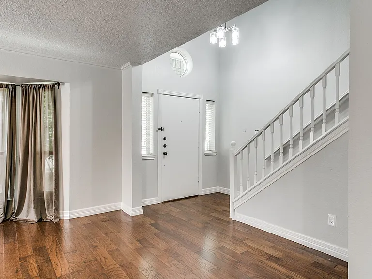 2204 Winslow Ct — Photo 5