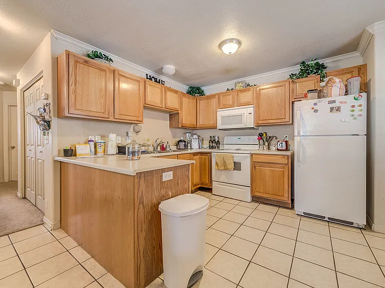 583 N University Ave #313 — Photo 3
