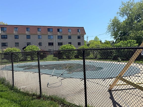 4th image of 135 Grove St APT 112