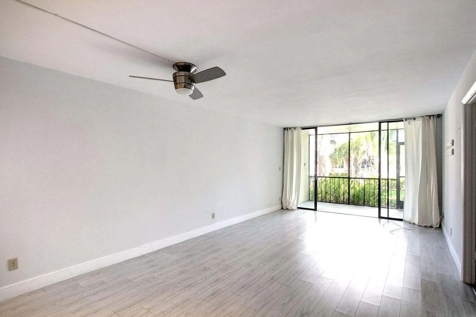 2 bed, 2.0 bath, 1095 sqft, $2,600 — Photo 3