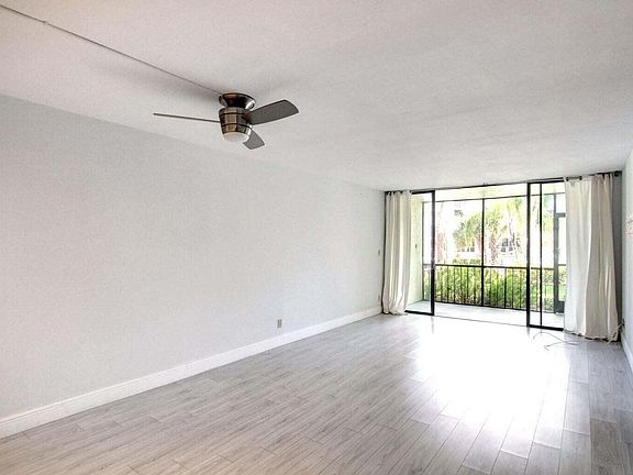 3rd image of 11 Royal Palm Way #1040