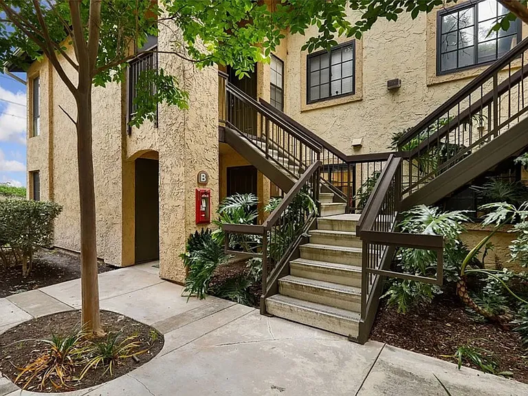 Ground floor entrance.