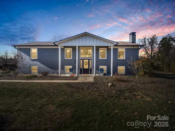 1717 Glenheath Dr, Hendersonville, NC 28791