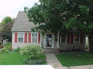 817 S Walnut Ave, Freeport, IL 61032