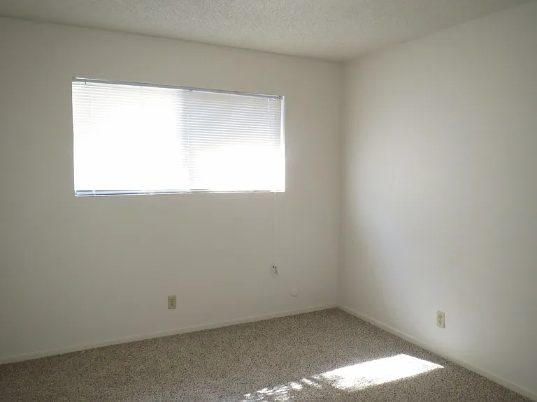 4544 N. Sharon Ave (670L-671G) — Photo 17