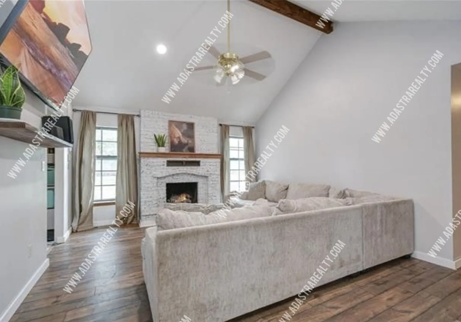 Gorgeous Blue Springs Home-Available In September!! — Photo 3
