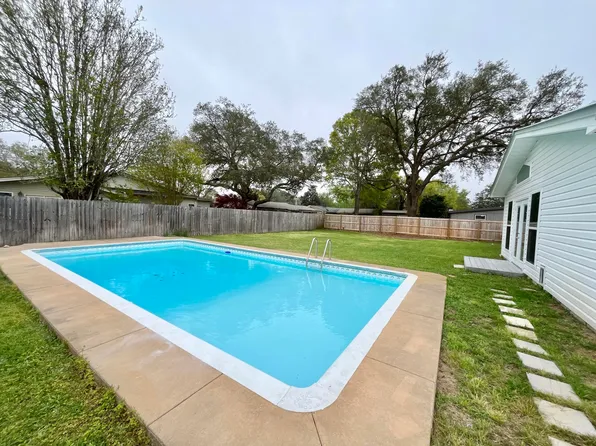 640 Golf Course Dr NE, Fort Walton Beach, FL 32547