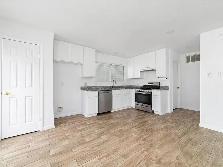 10106 Farrell Dr — Photo 7
