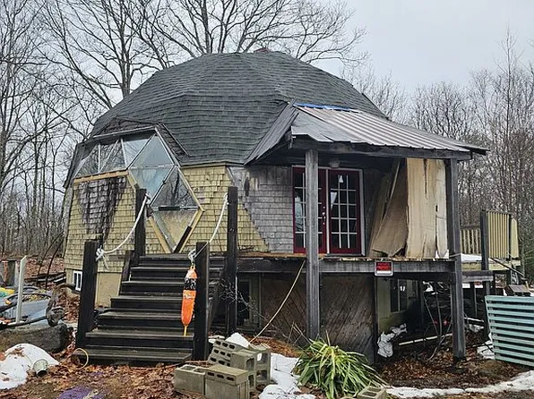 11 Westside Dr, Verona Island, ME 04416