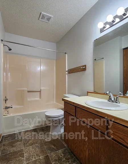 3402 15th Ave S #103 — Photo 9