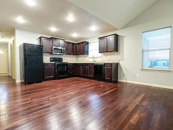 1330 S Pennsylvania Ave, Springfield, MO 65807