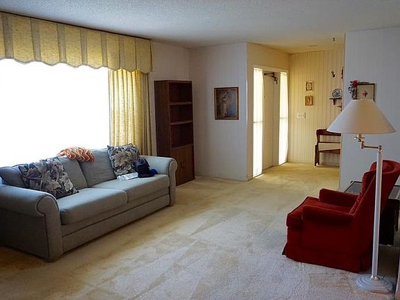 4th image of 630 Sprucewood Cir