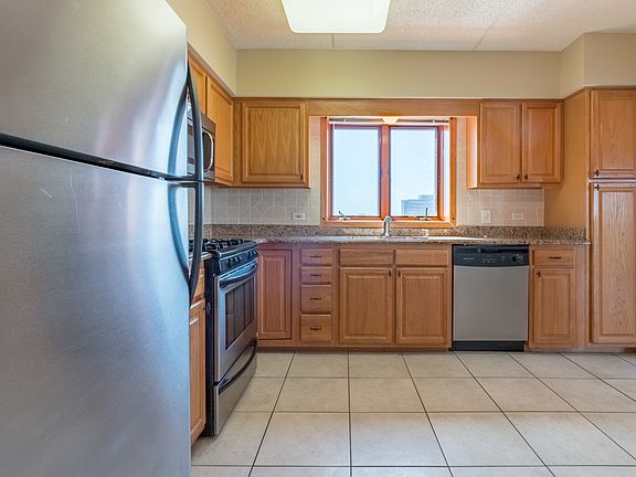 5th image of 5555 N Cumberland Ave Unit 703