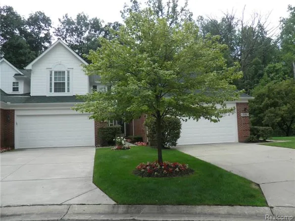 642 Chestnut Dr #1, Wixom, MI 48393