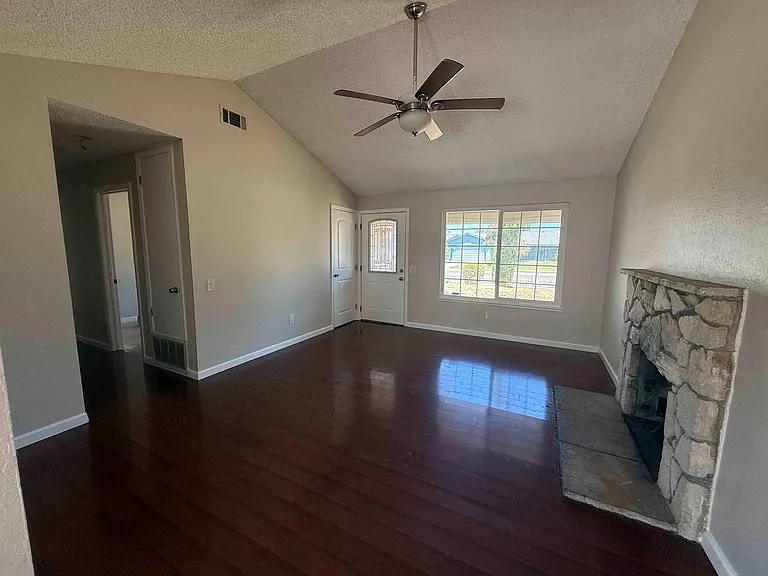 1 Deertree Ct — Photo 2