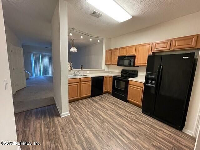 1st image of 670 Scrub Jay Dr