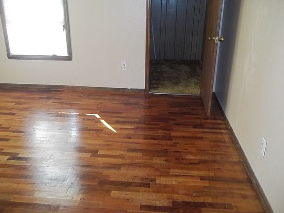 2nd bdrm with walk in closet
