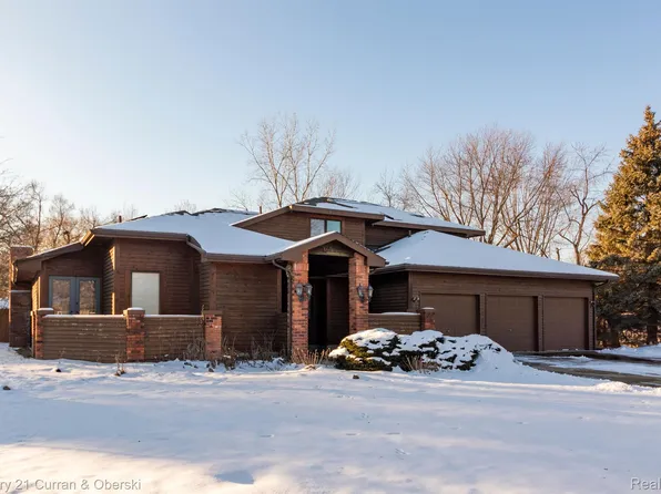 16300 Poplar St, Southgate, MI 48195