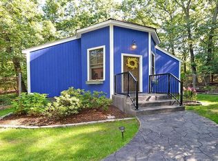 1 Metuxen St, Commack, NY 11725