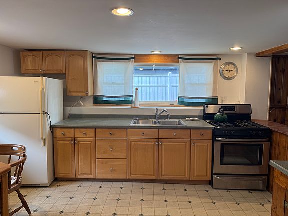 2nd image of 120 Old Harbor St
