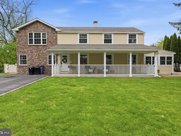 2197 Lantern Ln, Lafayette Hill, PA 19444