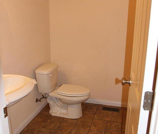5th image of 961 Falcon Crest Dr