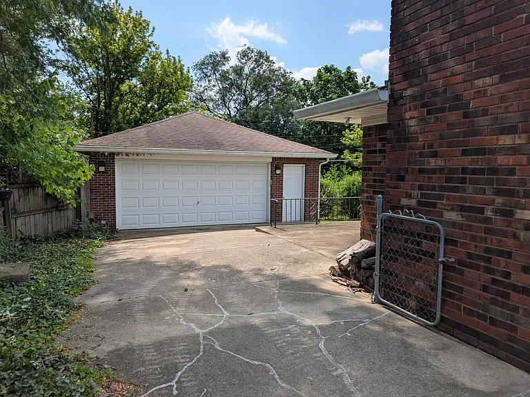 408 Hopkins Rd — Photo 15